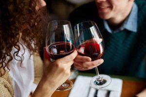 ไวน์โฮมเมดมีประโยชน์อย่างไรและคุณสมบัติทางยาข้อห้ามในการใช้