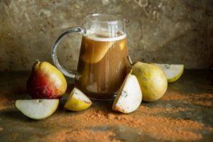 11 madaling sunud-sunod na mga recipe ng homemade pear wine