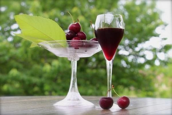 vyšnių gėrimui