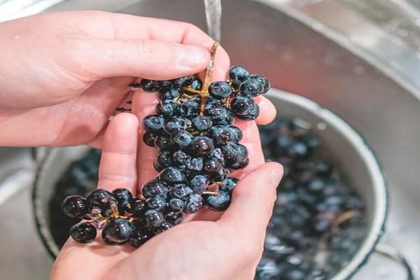 umyj winogrona