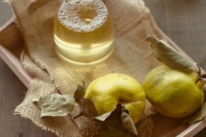 4 migliori ricette per fare il vino dalla mela cotogna a casa