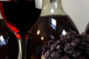 Evde kuru erik şarabı yapmak için 4 kolay tarif