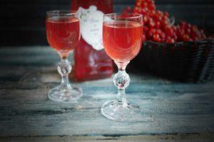 9 semplici ricette per fare il vino dal viburno a casa