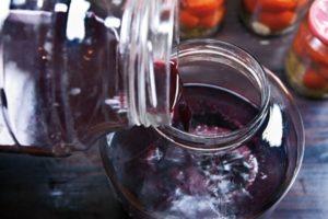 המתכונים הטובים ביותר להכנת יין מענבים חמוצים בבית