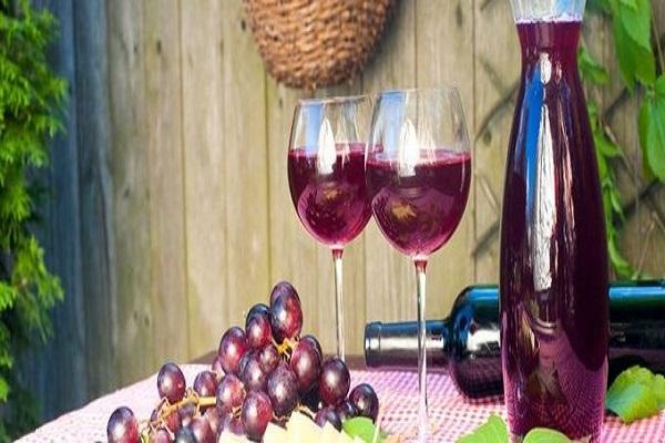 wine with grapes