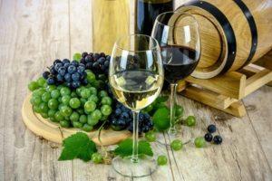 Hogyan készítsünk otthon száraz bort, a legjobb receptek
