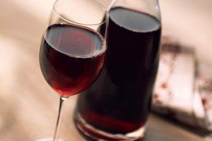 TOP 3 recipes for making semi-sweet grape wine at home