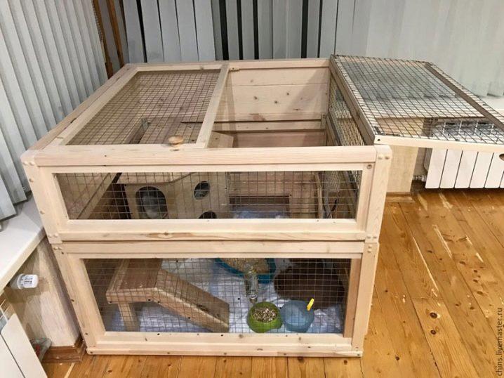 Evde tavşanlar ve üreme için bir büyük kuş kafesi yapımı
