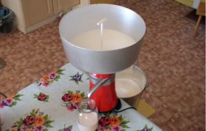 Zašto separator može biti loš u odvajanju vrhnja od mlijeka i kako ga postaviti