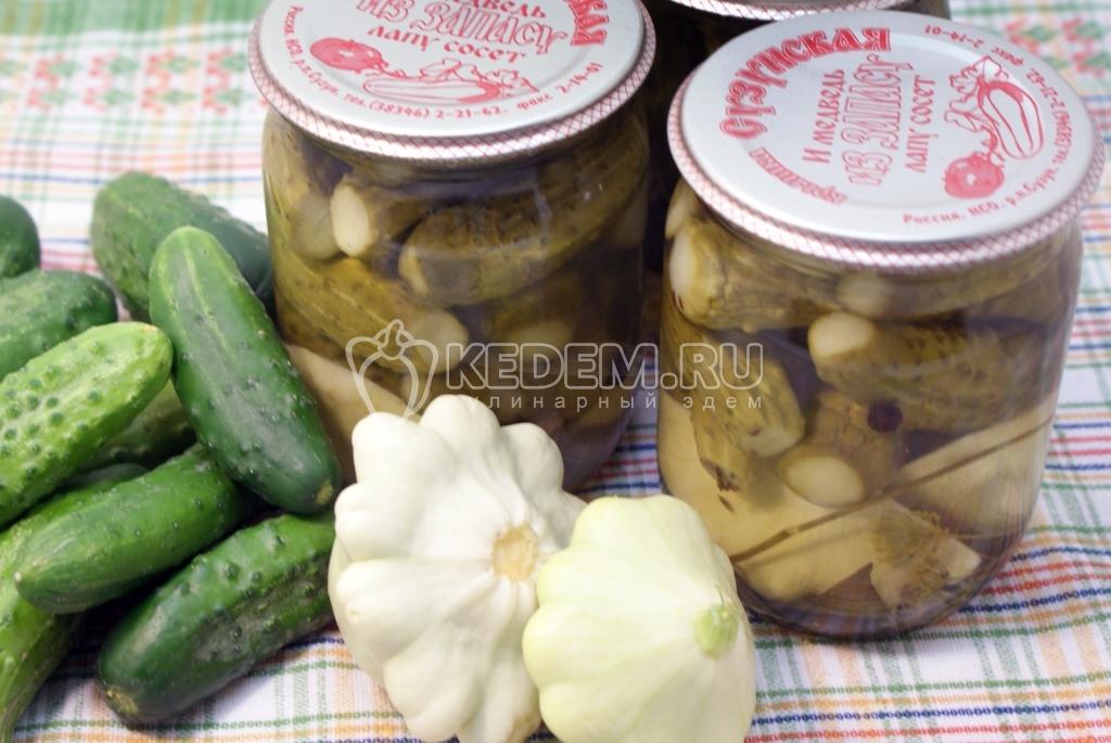 pickled squash with cucumbers
