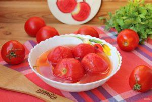 2 herkullista reseptiä säilöttyihin kuorittuihin tomaatteihin talveksi